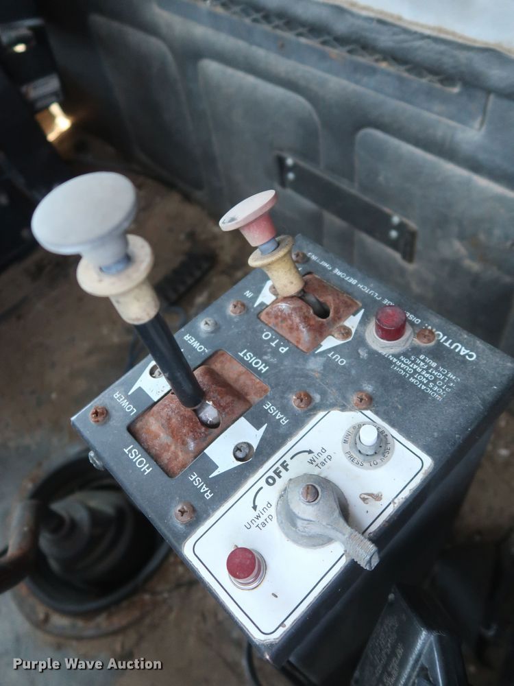 image for item KR9891 1989 White GMC Aero WIA  semi truck