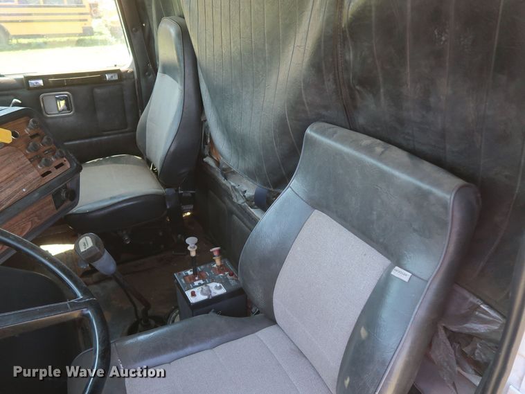 image for item KR9891 1989 White GMC Aero WIA  semi truck