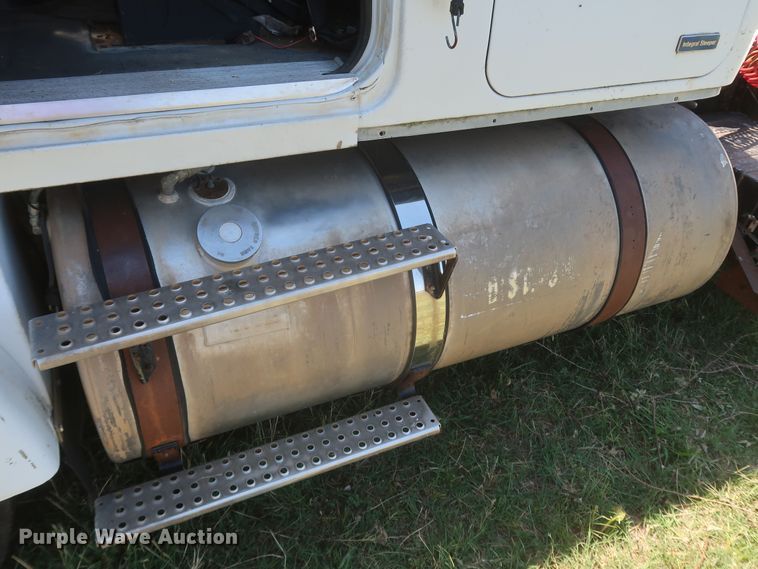 image for item KR9891 1989 White GMC Aero WIA  semi truck