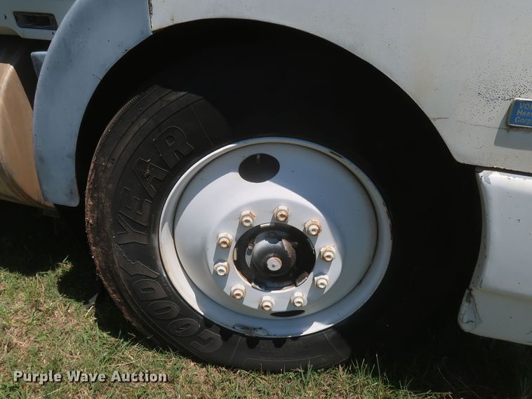 image for item KR9891 1989 White GMC Aero WIA  semi truck