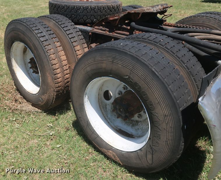 image for item KR9891 1989 White GMC Aero WIA  semi truck