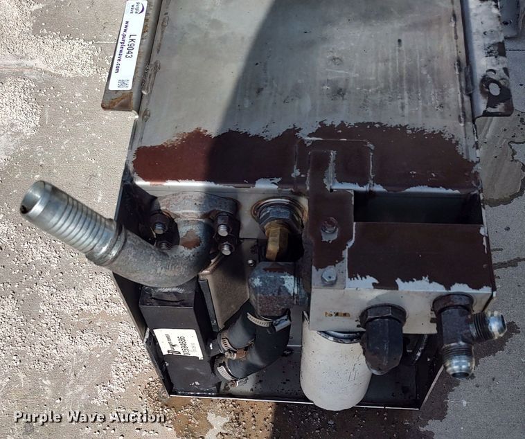 image for item LK9043 Gardner Denver MH3  oil cooler