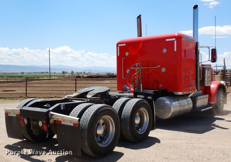 image for item LT9912 2016 Peterbilt 389  semi truck