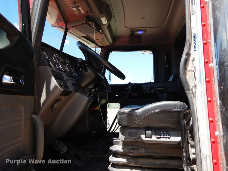 image for item LT9912 2016 Peterbilt 389  semi truck