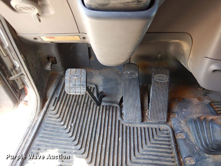 image for item LT9912 2016 Peterbilt 389  semi truck