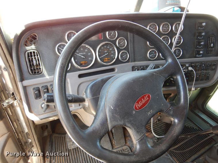 image for item LT9912 2016 Peterbilt 389  semi truck