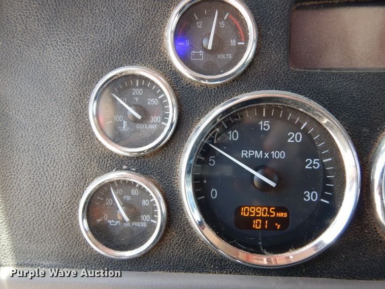 image for item LT9912 2016 Peterbilt 389  semi truck