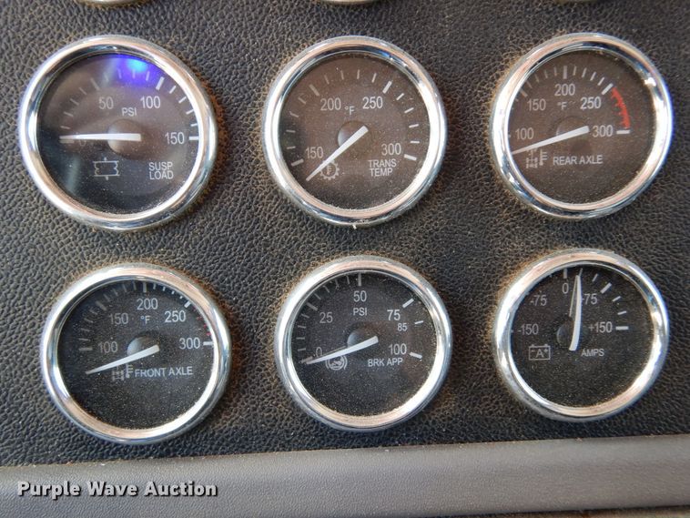 image for item LT9912 2016 Peterbilt 389  semi truck