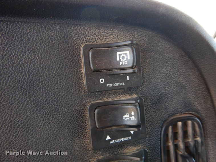 image for item LT9912 2016 Peterbilt 389  semi truck