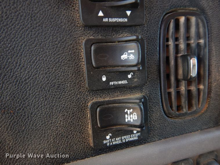 image for item LT9912 2016 Peterbilt 389  semi truck