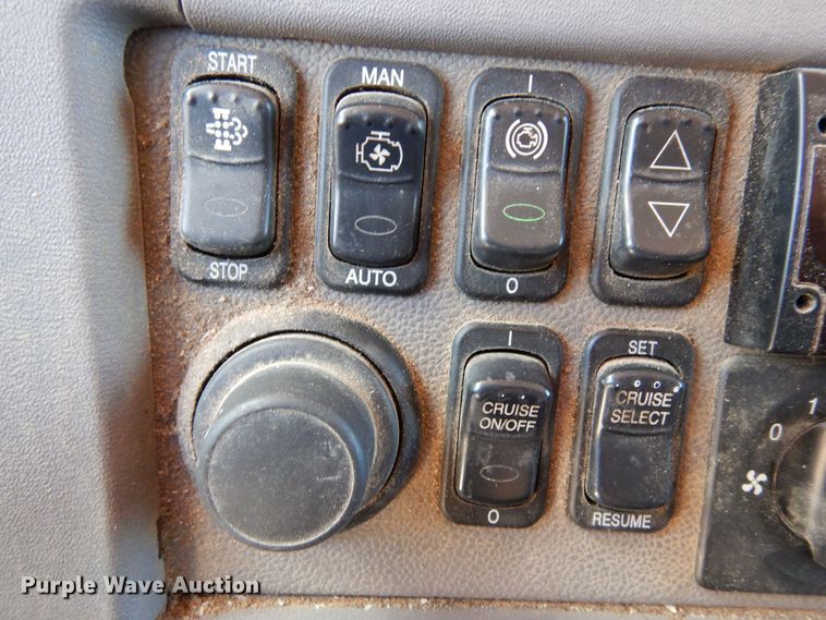 image for item LT9912 2016 Peterbilt 389  semi truck