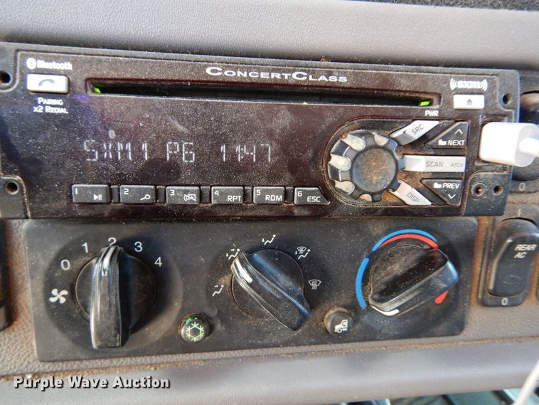 image for item LT9912 2016 Peterbilt 389  semi truck