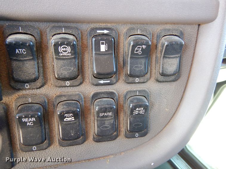 image for item LT9912 2016 Peterbilt 389  semi truck