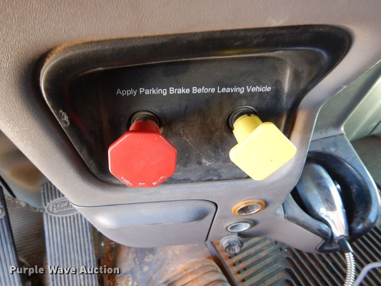 image for item LT9912 2016 Peterbilt 389  semi truck