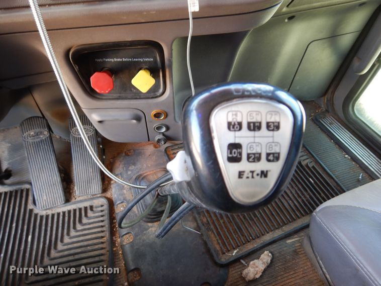 image for item LT9912 2016 Peterbilt 389  semi truck