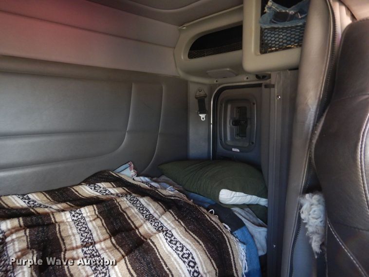 image for item LT9912 2016 Peterbilt 389  semi truck