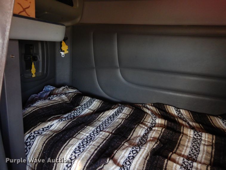 image for item LT9912 2016 Peterbilt 389  semi truck