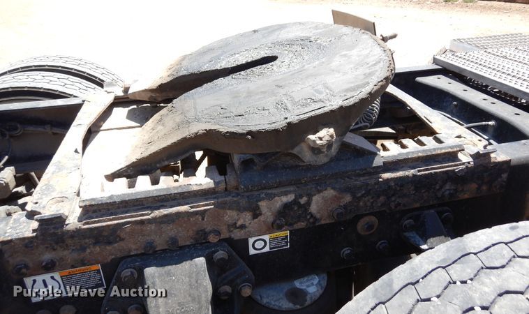 image for item LT9912 2016 Peterbilt 389  semi truck