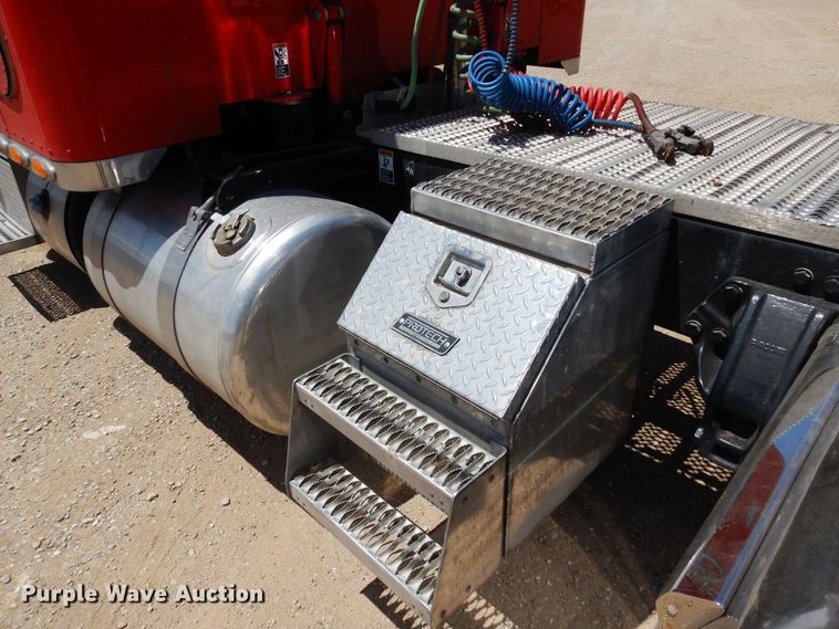 image for item LT9912 2016 Peterbilt 389  semi truck