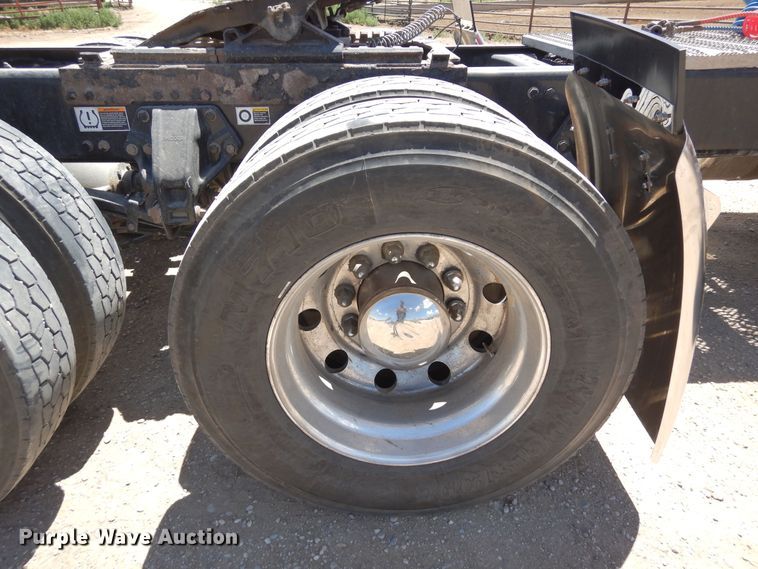 image for item LT9912 2016 Peterbilt 389  semi truck