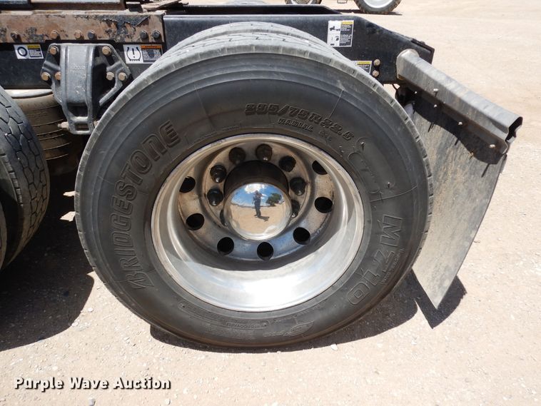 image for item LT9912 2016 Peterbilt 389  semi truck