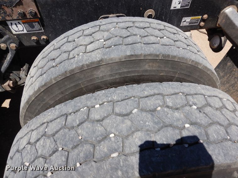 image for item LT9912 2016 Peterbilt 389  semi truck