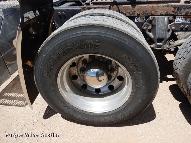 image for item LT9912 2016 Peterbilt 389  semi truck