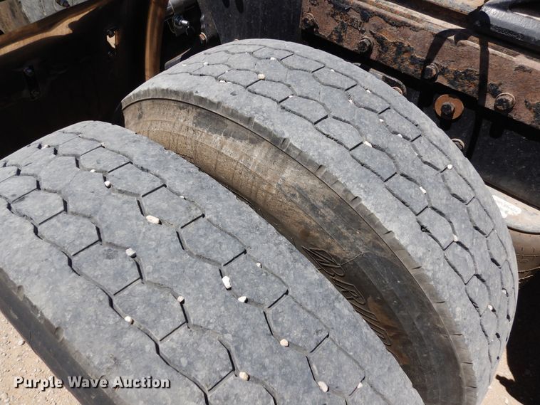 image for item LT9912 2016 Peterbilt 389  semi truck