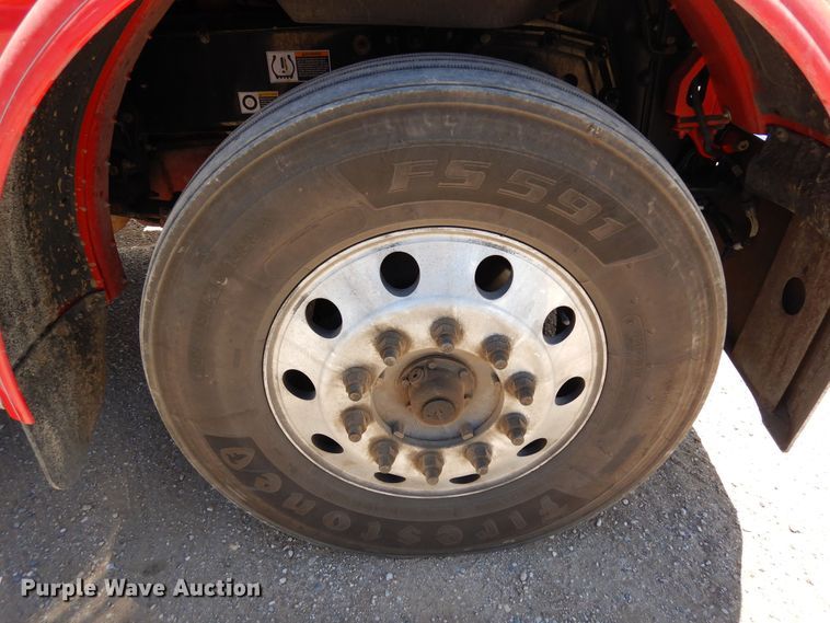 image for item LT9912 2016 Peterbilt 389  semi truck