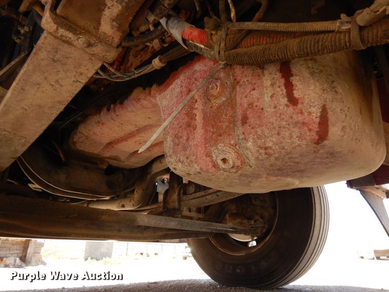 image for item LT9912 2016 Peterbilt 389  semi truck