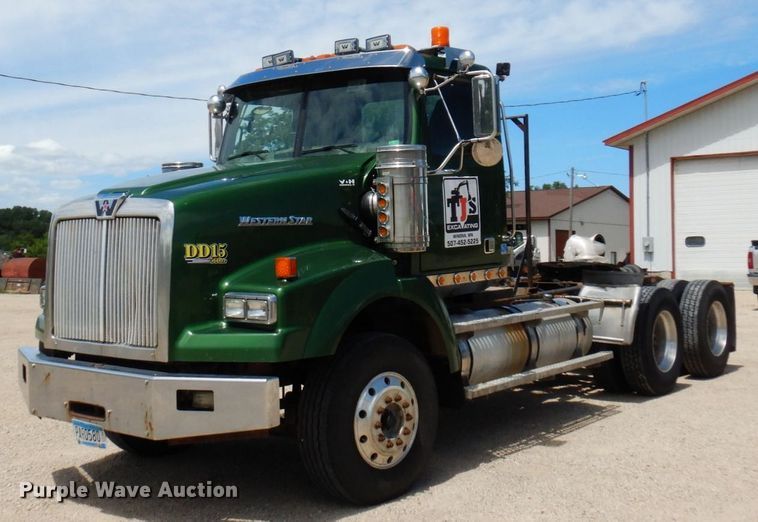 image for item MF9735 2009 Western Star 4900SA  semi truck