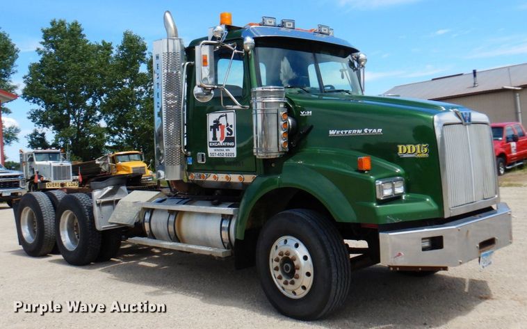 image for item MF9735 2009 Western Star 4900SA  semi truck