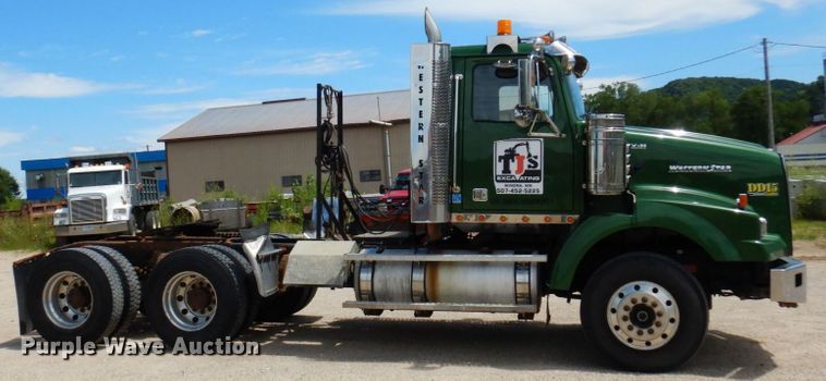 image for item MF9735 2009 Western Star 4900SA  semi truck