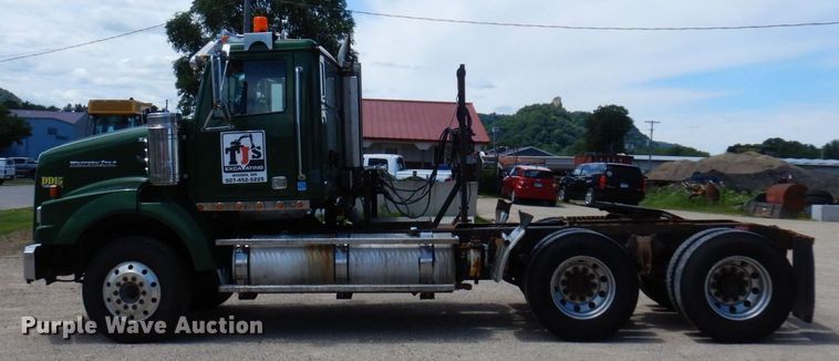 image for item MF9735 2009 Western Star 4900SA  semi truck
