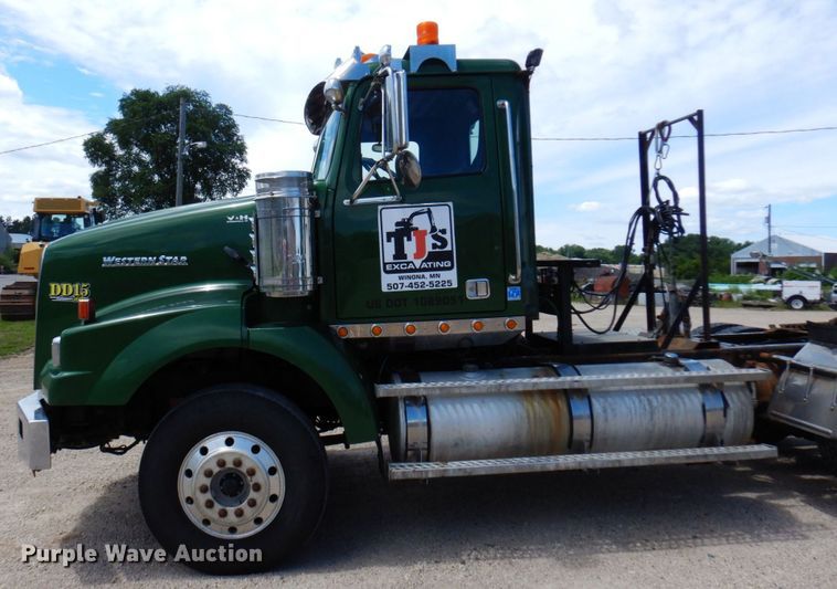 image for item MF9735 2009 Western Star 4900SA  semi truck