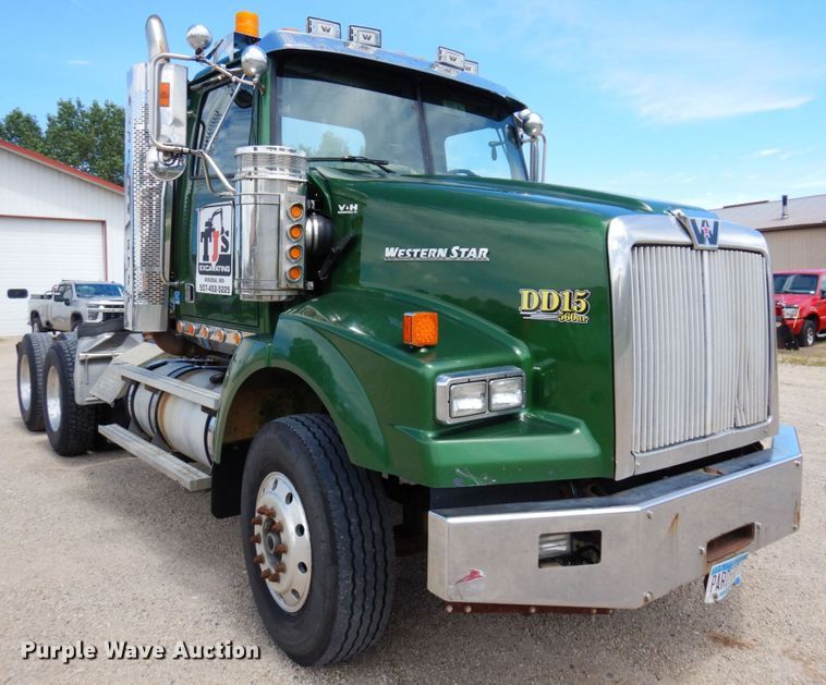 image for item MF9735 2009 Western Star 4900SA  semi truck