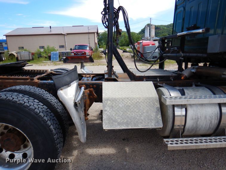 image for item MF9735 2009 Western Star 4900SA  semi truck