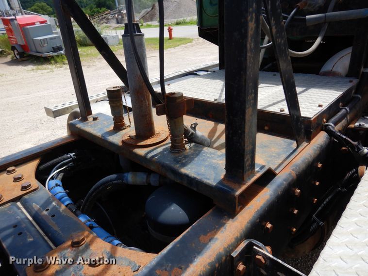 image for item MF9735 2009 Western Star 4900SA  semi truck