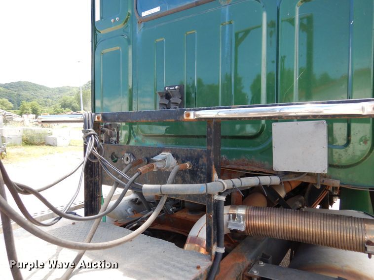 image for item MF9735 2009 Western Star 4900SA  semi truck