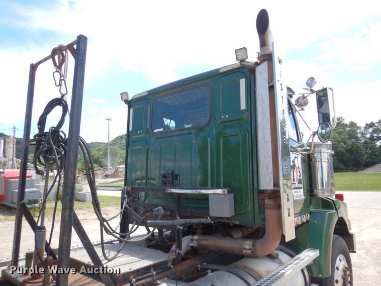 image for item MF9735 2009 Western Star 4900SA  semi truck