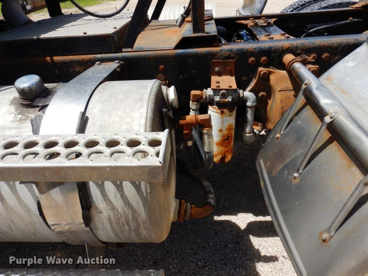 image for item MF9735 2009 Western Star 4900SA  semi truck