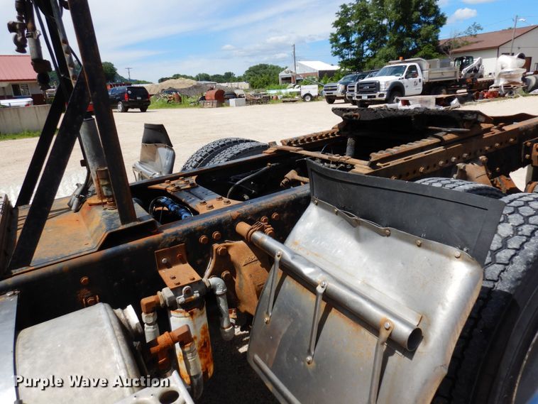 image for item MF9735 2009 Western Star 4900SA  semi truck