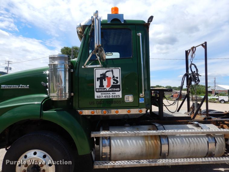 image for item MF9735 2009 Western Star 4900SA  semi truck