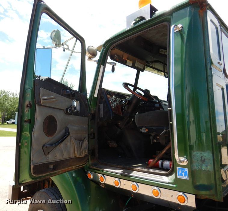 image for item MF9735 2009 Western Star 4900SA  semi truck