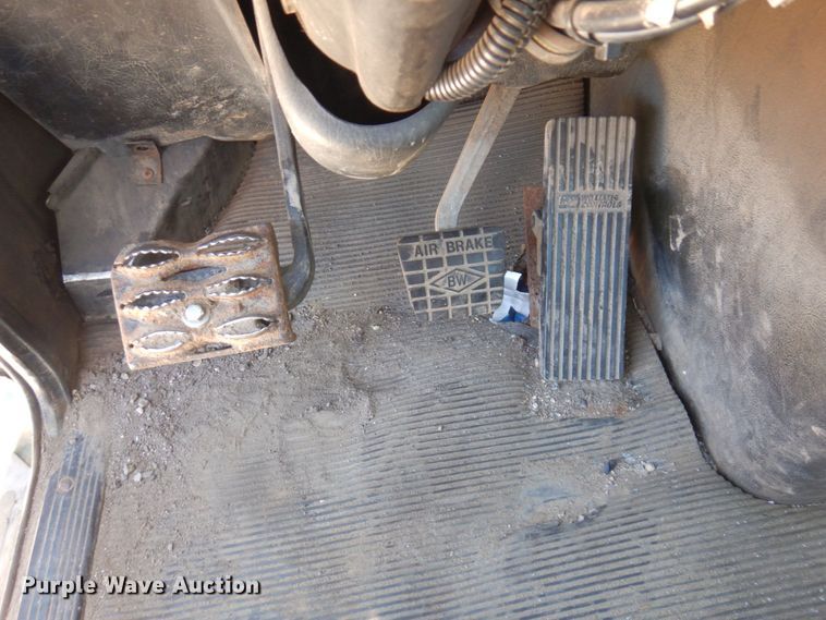 image for item MF9735 2009 Western Star 4900SA  semi truck