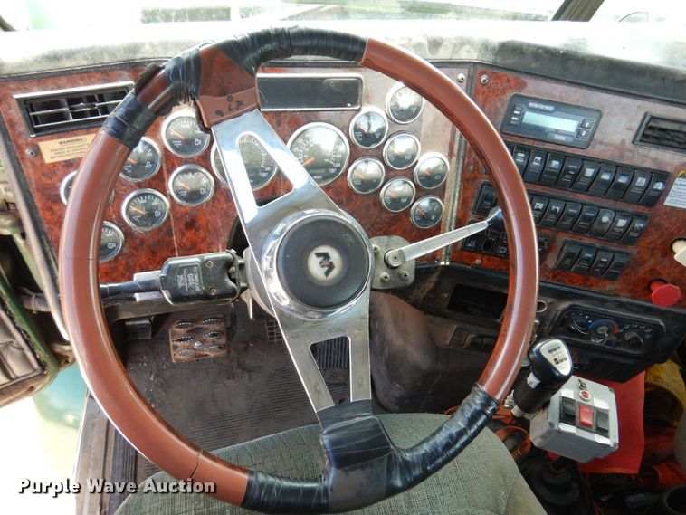 image for item MF9735 2009 Western Star 4900SA  semi truck