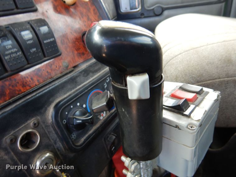 image for item MF9735 2009 Western Star 4900SA  semi truck