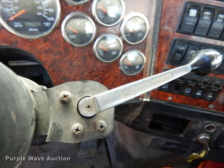 image for item MF9735 2009 Western Star 4900SA  semi truck