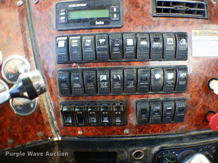 image for item MF9735 2009 Western Star 4900SA  semi truck