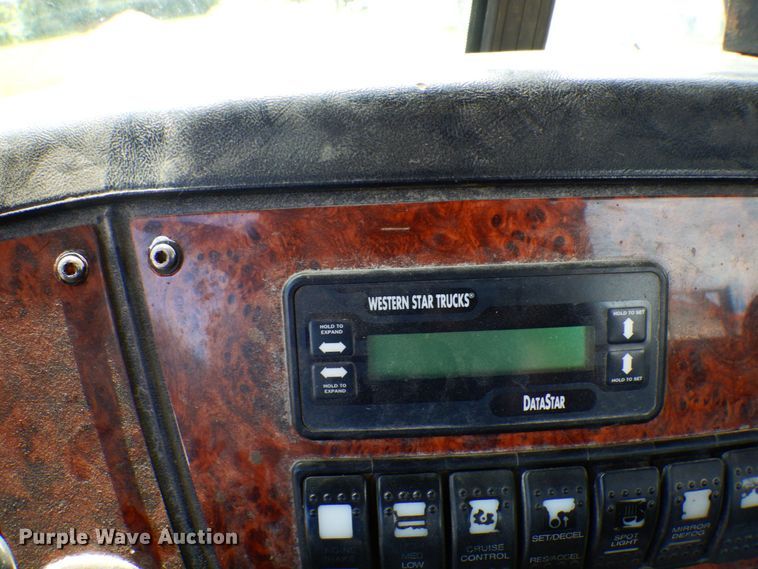 image for item MF9735 2009 Western Star 4900SA  semi truck